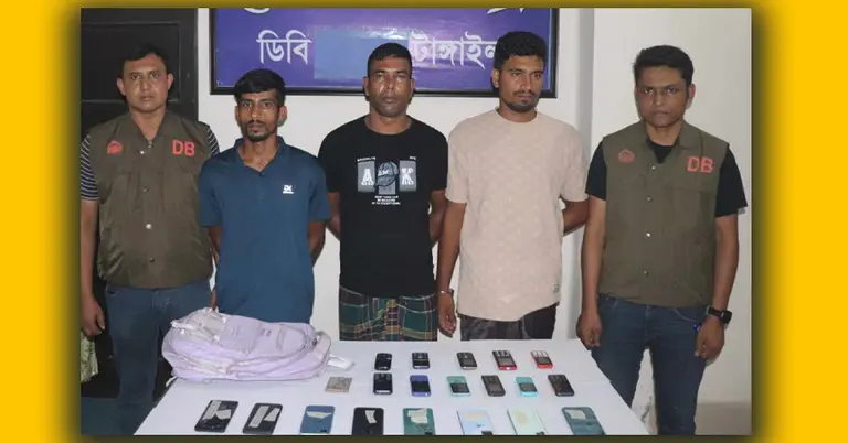 ডাকাতি ও শ্লীলতাহানির ঘটনায় গ্রেপ্তার ৩